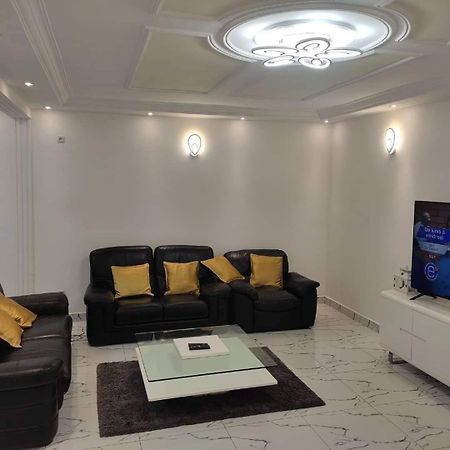 Appartement Meuble A Simbock Non Loin De Dovv Yaoundé Kültér fotó