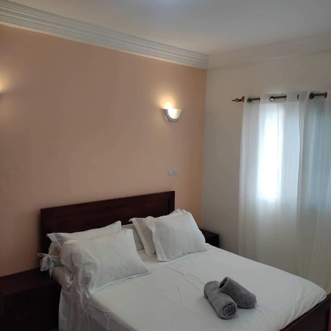 Appartement Meuble A Simbock Non Loin De Dovv Yaoundé Kültér fotó