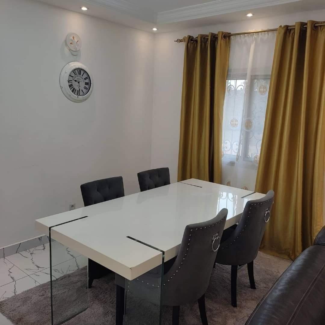 Appartement Meuble A Simbock Non Loin De Dovv Yaoundé Kültér fotó