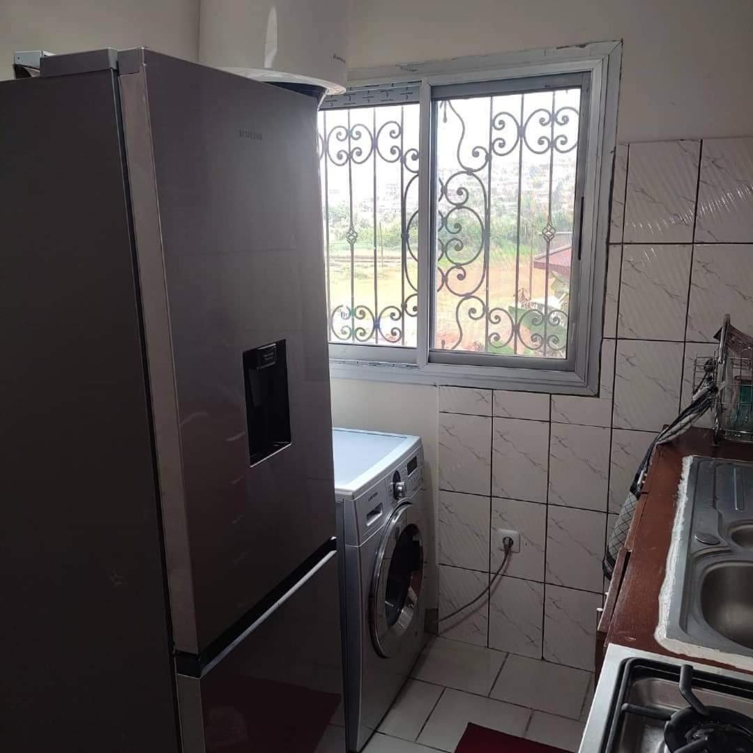 Appartement Meuble A Simbock Non Loin De Dovv Yaoundé Kültér fotó